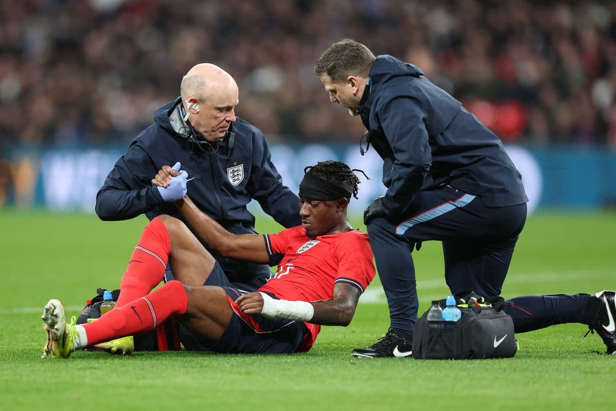 Arsenal Sweat on Madueke as Knee Brace Sighting Raises Fears Ahead of FA Cup Quarter-Final